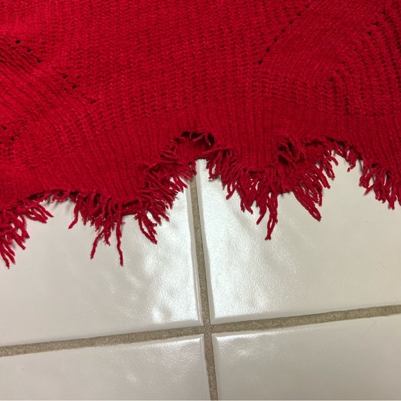 Red sweater - Picture 5 of 7